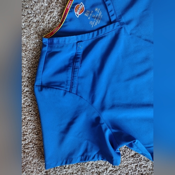 Dickies Women's Blue V-Neck Scrub Top - Picture 4 of 10